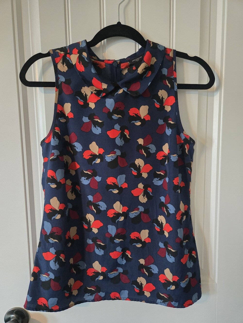 Ann Taylor Navy Sleeveless Floral-Print Camisole with Collar
